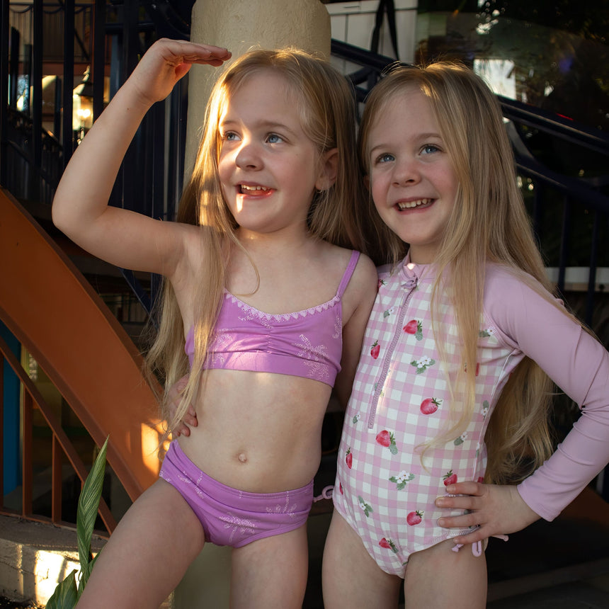 Maillot Uv Fraises 2-9ans Coco Mango-Calikids-CAL-S2645F-CLÉMENT