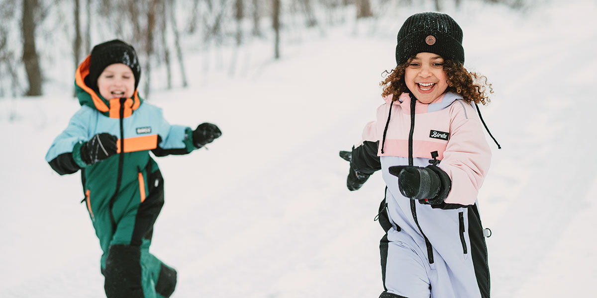 Bien choisir un habit de neige ou manteau mi-saison pour enfant