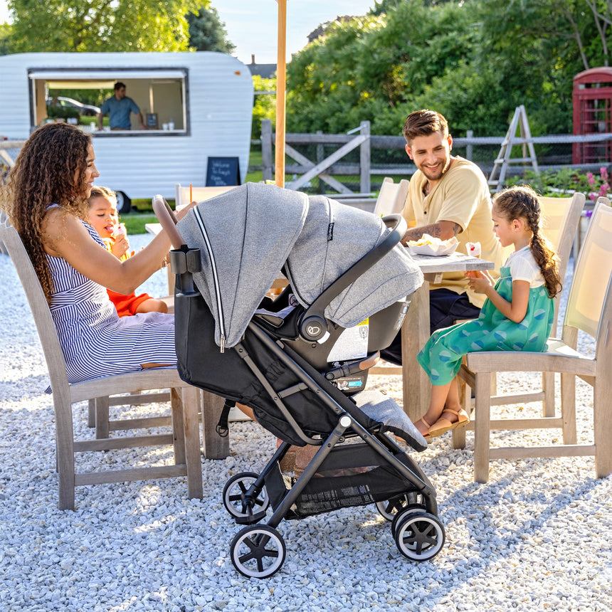 EVO-18812311_21_GOLD_OTTO_SELF_FOLDING_STROLLER_LIFESTYLE_MOONSTONE_SAFEMAX_ICS_COMPATIBLE.JPG