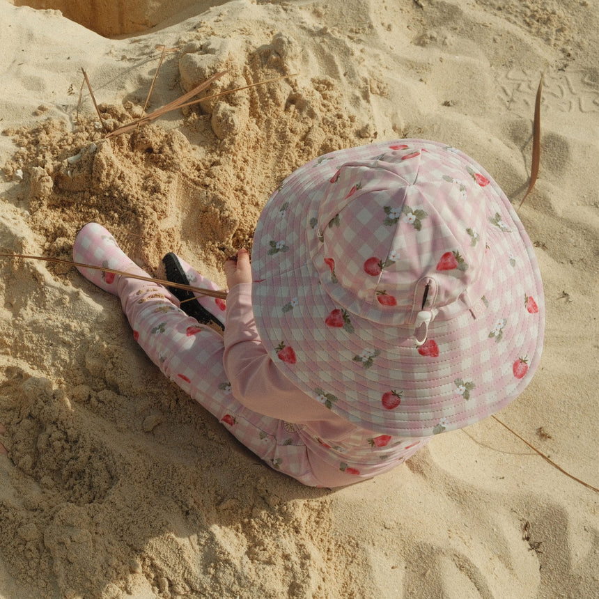 Chapeau UV Imprimée Fraises 3-5+ Coco Mango-Calikids-CAL-S2325-LIL-2-CLÉMENT