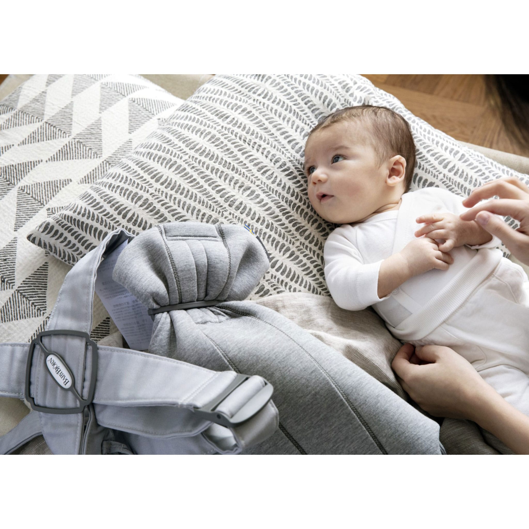 3D BABY CARRIER グレー Baby Carrier Mini – perfect for a newborn | BabyBjörn