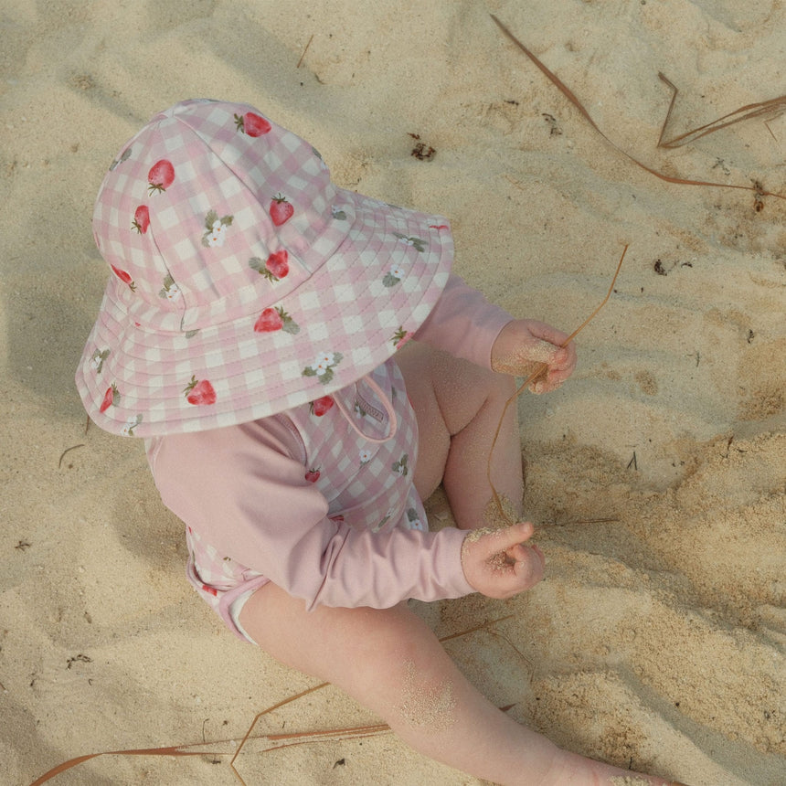 Chapeau UV Imprimée Fraises 3-5+ Coco Mango-Calikids-CAL-S2325-LIL-2-CLÉMENT