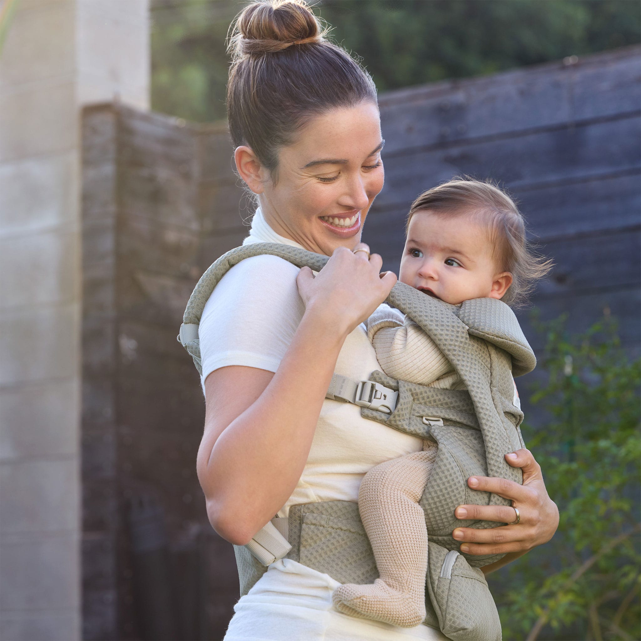 Porte-Bébé Omni Deluxe Mesh - Olive - Ergobaby – CLÉMENT
