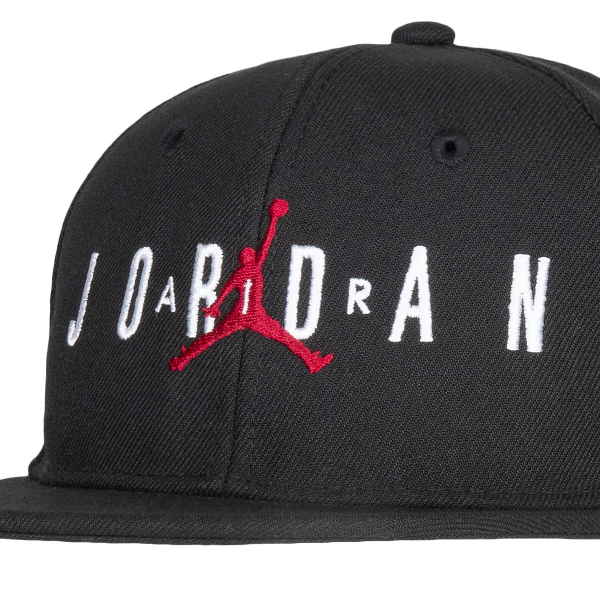black hat jordan 4