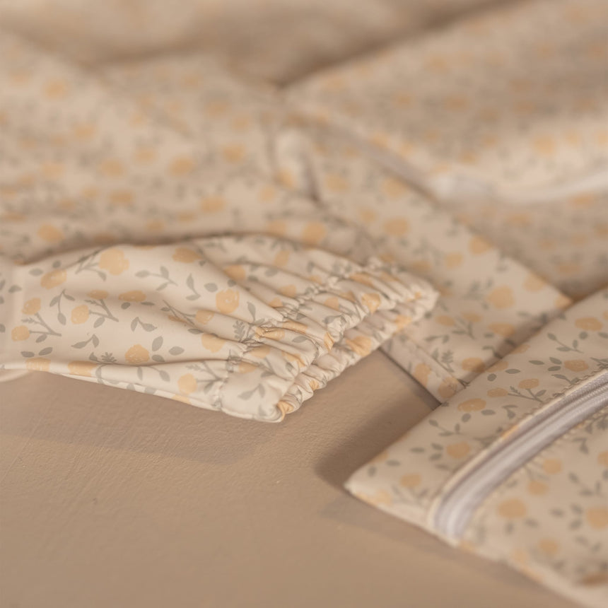 Bavoir Manche Longue Poche Intégrée 6-24m - Fleurs Jaune-Micasso-MSO-JIBAV01-FA-CLÉMENT