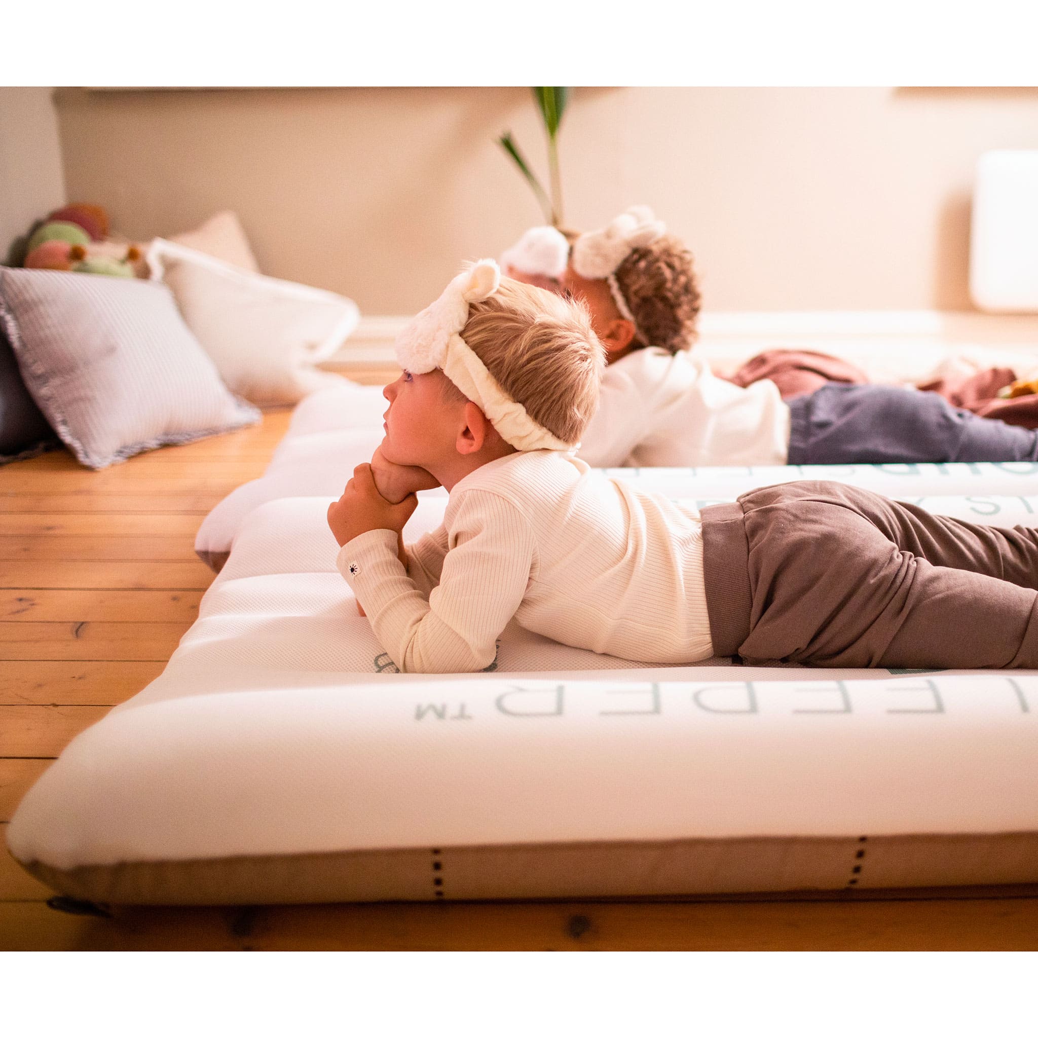 JETKIDS CLOUDSLEEPER 旅行用ベッド Amazon.co.jp: Stokke CloudSleeper JetKids - 子供用空気注入式