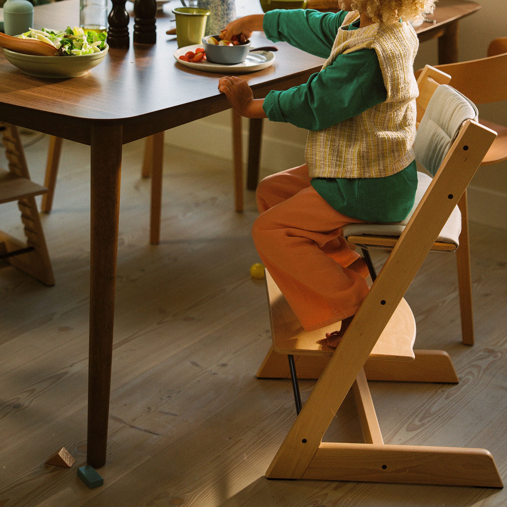 Natural Tripp Trapp® High Chair V2 + Anthracite Cushion and