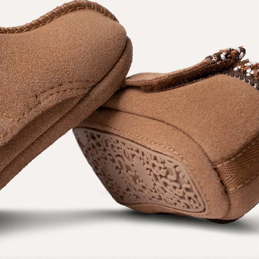 UGG-1130359I-CHE_OCR_B.JPG